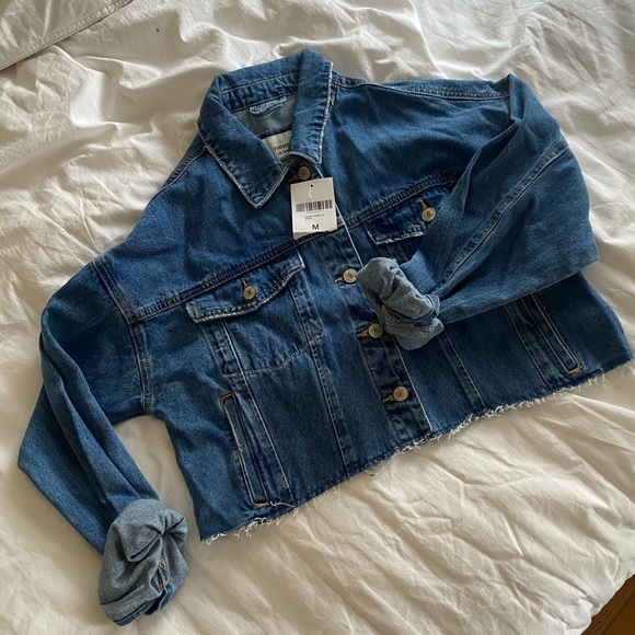 NWT - Forever 21 Women’s Cropped Jean Jacket Size M - Picture 2 of 16